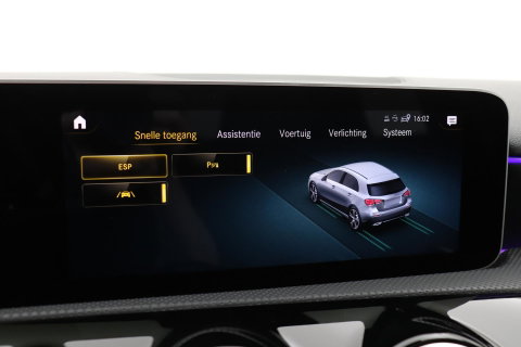 Mercedes-Benz A-Klasse 220 Premium | Panoramadak | ACC | AMG Line | Stoelverwarming | 18” AMG | Getint Glas | Navigatie