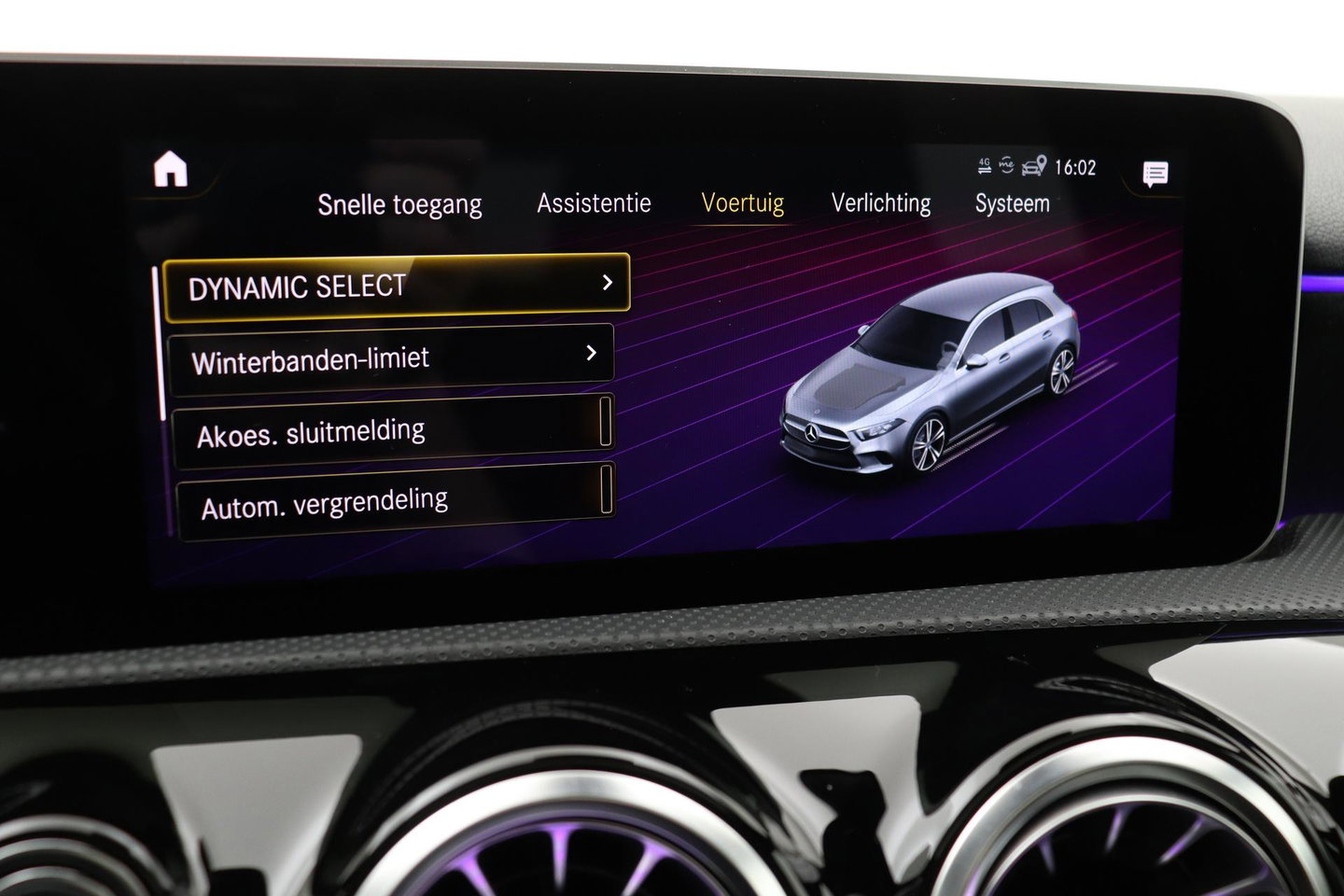 Mercedes-Benz A-Klasse 220 Premium | Panoramadak | ACC | AMG Line | Stoelverwarming | 18” AMG | Getint Glas | Navigatie