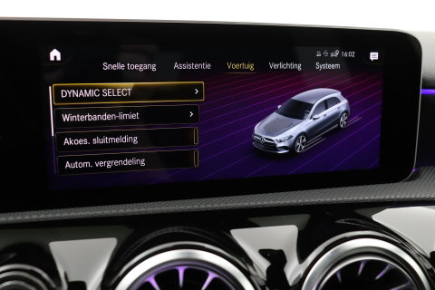 Mercedes-Benz A-Klasse 220 Premium | Panoramadak | ACC | AMG Line | Stoelverwarming | 18” AMG | Getint Glas | Navigatie