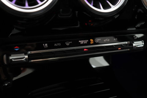 Mercedes-Benz A-Klasse 220 Premium | Panoramadak | ACC | AMG Line | Stoelverwarming | 18” AMG | Getint Glas | Navigatie