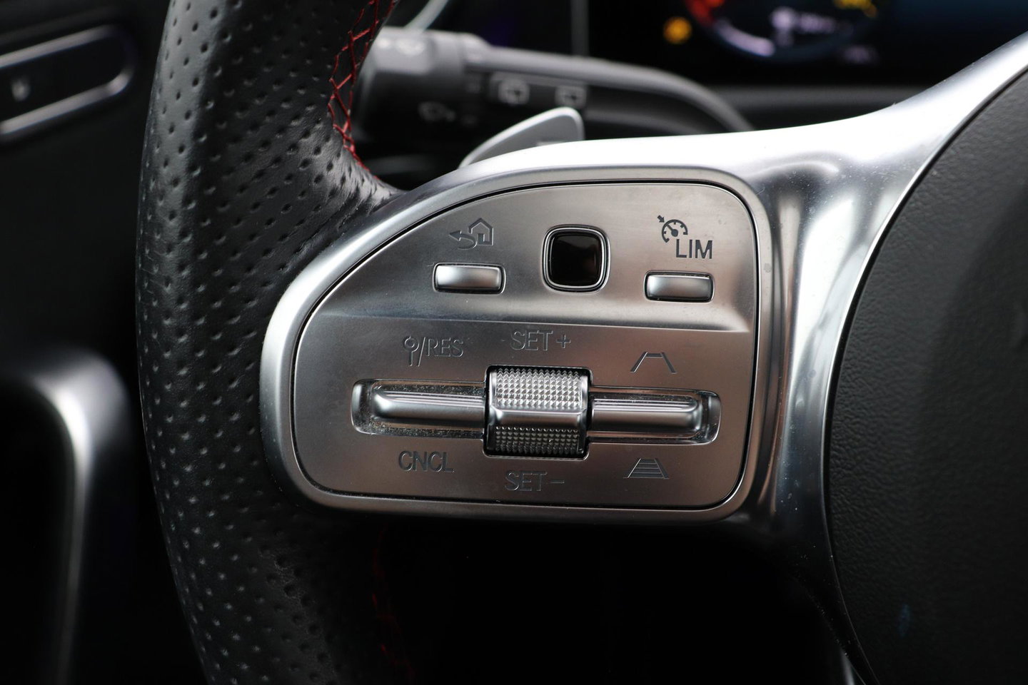 Mercedes-Benz A-Klasse 220 Premium | Panoramadak | ACC | AMG Line | Stoelverwarming | 18” AMG | Getint Glas | Navigatie