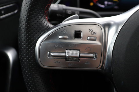 Mercedes-Benz A-Klasse 220 Premium | Panoramadak | ACC | AMG Line | Stoelverwarming | 18” AMG | Getint Glas | Navigatie