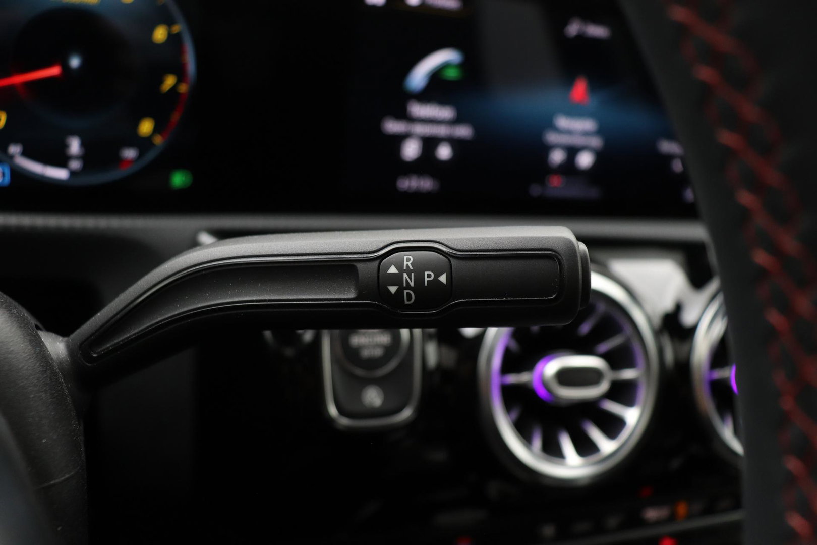 Mercedes-Benz A-Klasse 220 Premium | Panoramadak | ACC | AMG Line | Stoelverwarming | 18” AMG | Getint Glas | Navigatie