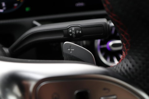 Mercedes-Benz A-Klasse 220 Premium | Panoramadak | ACC | AMG Line | Stoelverwarming | 18” AMG | Getint Glas | Navigatie