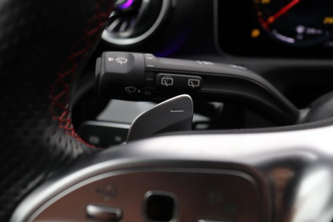 Mercedes-Benz A-Klasse 220 Premium | Panoramadak | ACC | AMG Line | Stoelverwarming | 18” AMG | Getint Glas | Navigatie