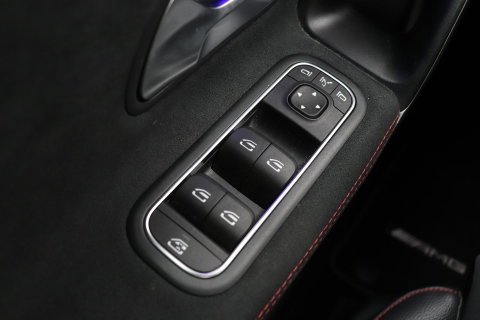 Mercedes-Benz A-Klasse 220 Premium | Panoramadak | ACC | AMG Line | Stoelverwarming | 18” AMG | Getint Glas | Navigatie