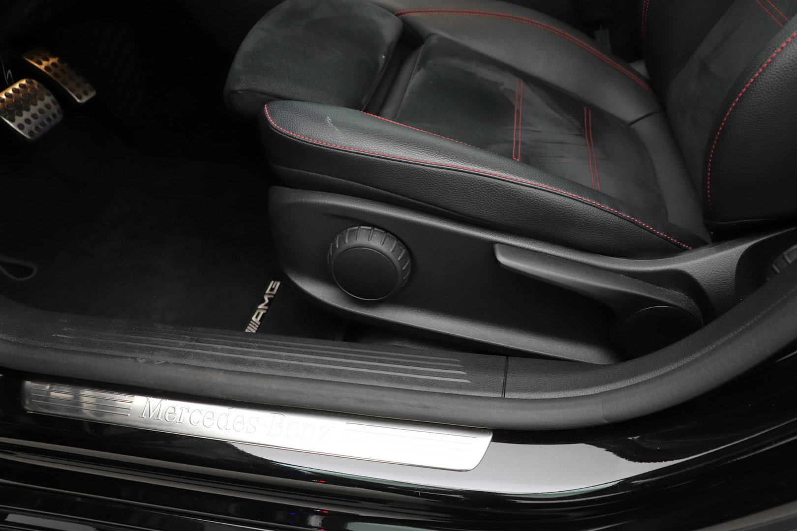 Mercedes-Benz A-Klasse 220 Premium | Panoramadak | ACC | AMG Line | Stoelverwarming | 18” AMG | Getint Glas | Navigatie