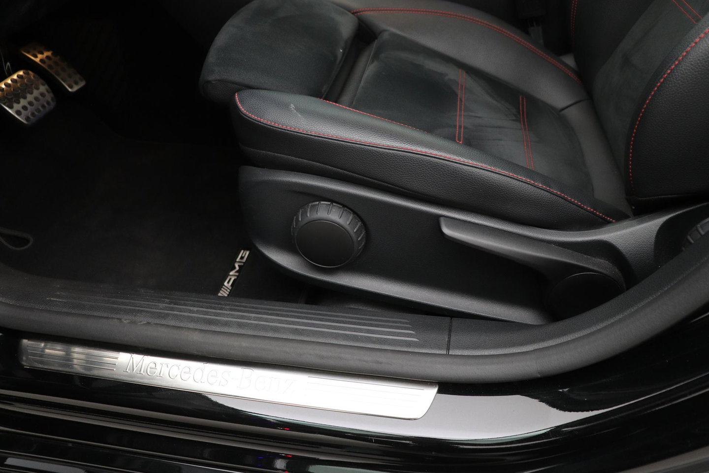 Mercedes-Benz A-Klasse 220 Premium | Panoramadak | ACC | AMG Line | Stoelverwarming | 18” AMG | Getint Glas | Navigatie