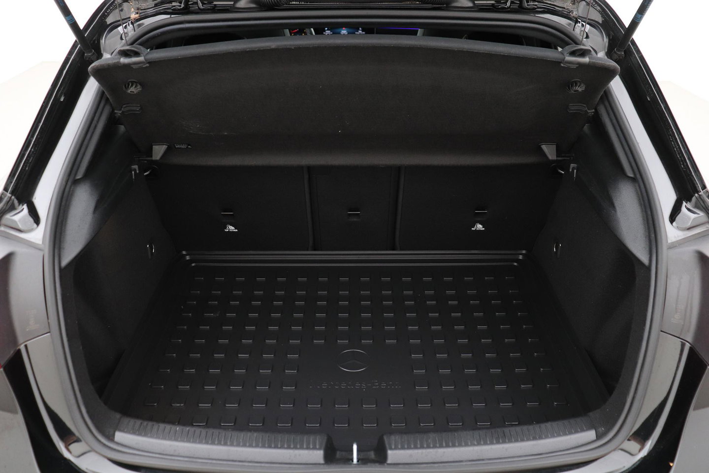 Mercedes-Benz A-Klasse 220 Premium | Panoramadak | ACC | AMG Line | Stoelverwarming | 18” AMG | Getint Glas | Navigatie