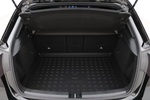 Mercedes-Benz A-Klasse 220 Premium | Panoramadak | ACC | AMG Line | Stoelverwarming | 18” AMG | Getint Glas | Navigatie