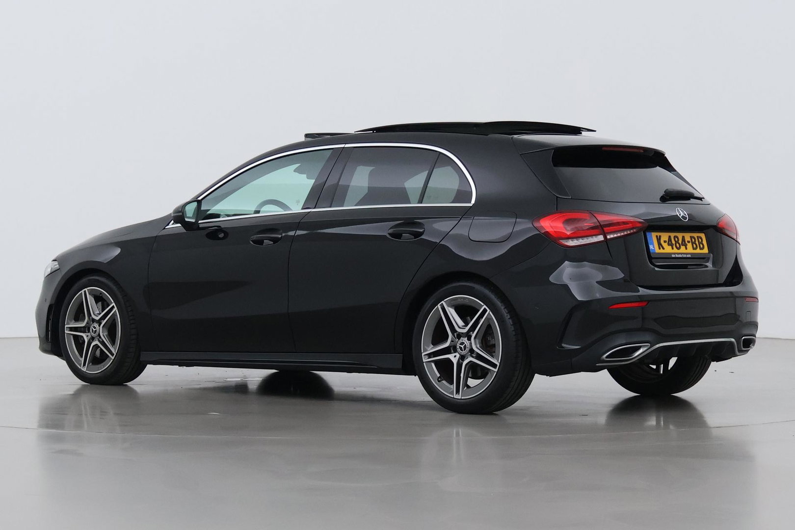 Mercedes-Benz A-Klasse 220 Premium | Panoramadak | ACC | AMG Line | Stoelverwarming | 18” AMG | Getint Glas | Navigatie