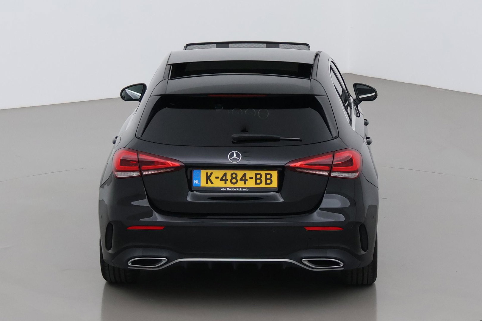Mercedes-Benz A-Klasse 220 Premium | Panoramadak | ACC | AMG Line | Stoelverwarming | 18” AMG | Getint Glas | Navigatie