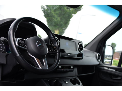 Mercedes-Benz Sprinter 519 V6 3.0 CDI L4H2 PB Edition N1, 360 Camera, Cruise, Carplay, 10,5'' Mbux, Automaat, Sensoren, 190pk, Elektrische deur, Stoelverwarming, Geveerde stoel, Uniek! 319