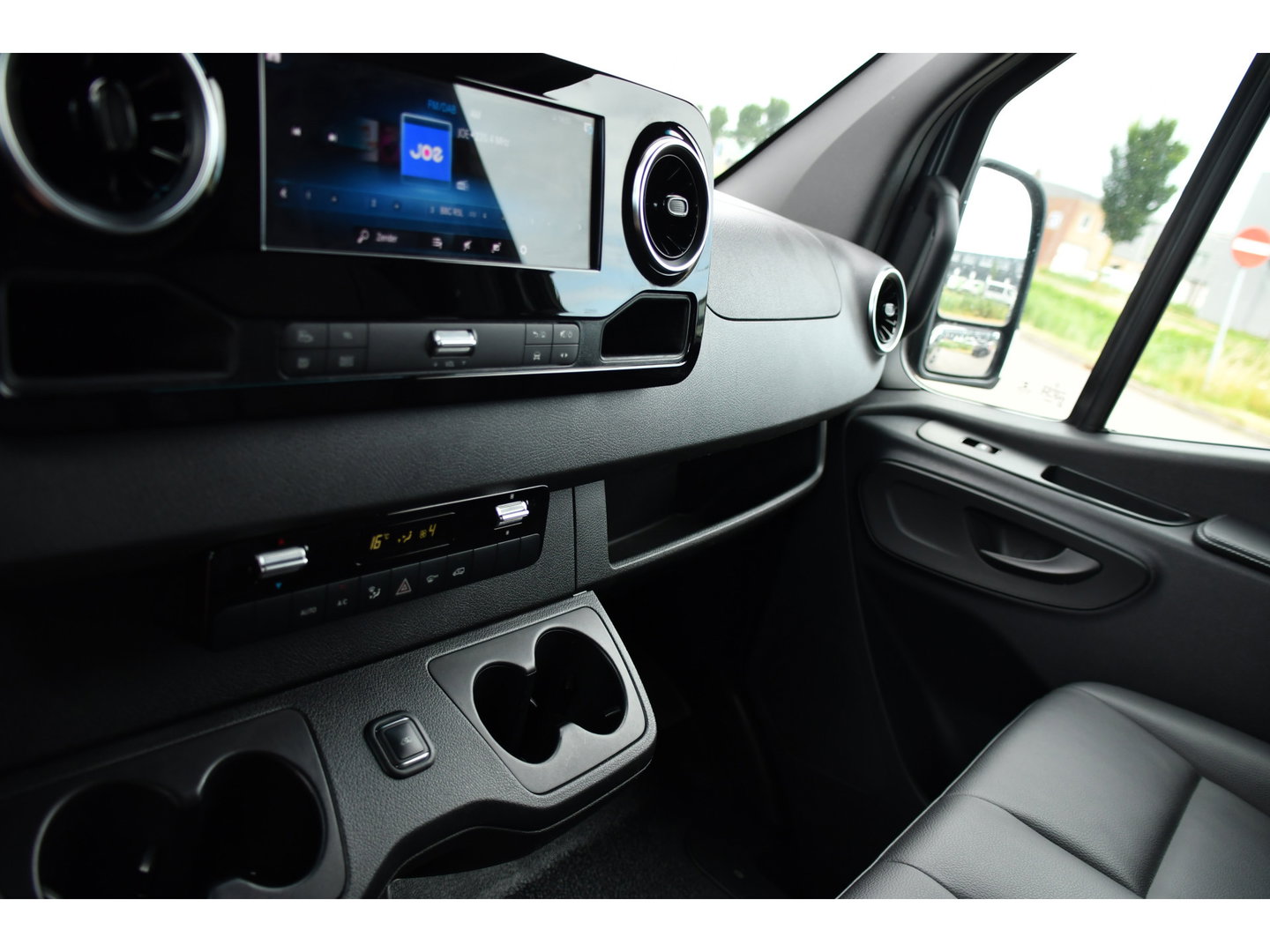 Mercedes-Benz Sprinter 519 V6 3.0 CDI L4H2 PB Edition N1, 360 Camera, Cruise, Carplay, 10,5'' Mbux, Automaat, Sensoren, 190pk, Elektrische deur, Stoelverwarming, Geveerde stoel, Uniek! 319