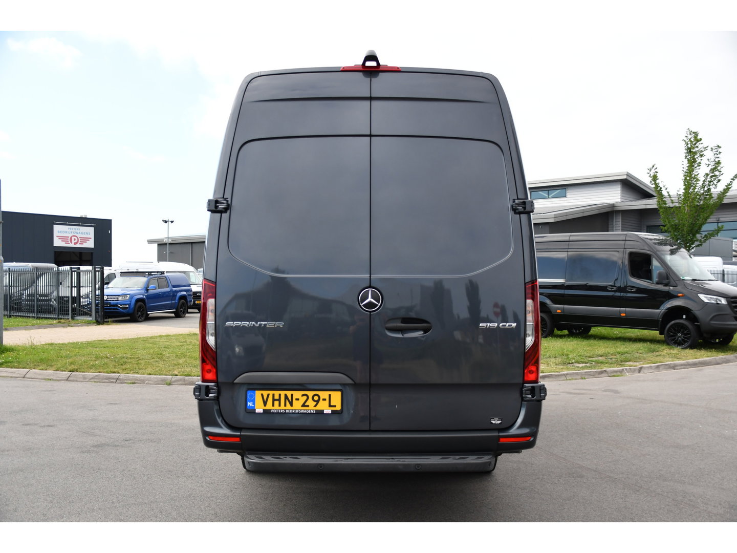 Mercedes-Benz Sprinter 519 V6 3.0 CDI L4H2 PB Edition N1, 360 Camera, Cruise, Carplay, 10,5'' Mbux, Automaat, Sensoren, 190pk, Elektrische deur, Stoelverwarming, Geveerde stoel, Uniek! 319