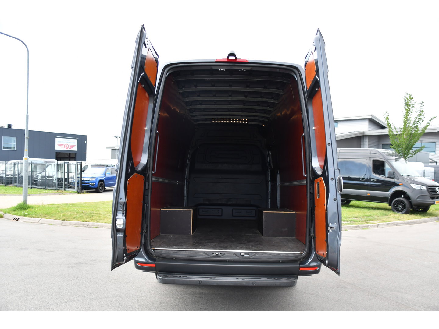 Mercedes-Benz Sprinter 519 V6 3.0 CDI L4H2 PB Edition N1, 360 Camera, Cruise, Carplay, 10,5'' Mbux, Automaat, Sensoren, 190pk, Elektrische deur, Stoelverwarming, Geveerde stoel, Uniek! 319