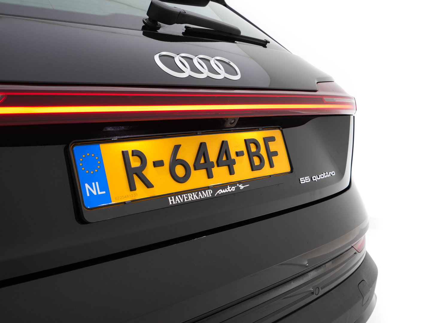 Audi e-tron 55 Quattro Edition 95 kWh [3-Fase-11kW] {SoH-95%} (INCL-BTW) *HEATPUMP | FULL-LED | HEATED-COMFORTSEATS | DIGI-COCKPIT | NAVI-FULLMAP | CAMERA | DAB+ | ECC | PDC | CRUISE | 20''ALU*