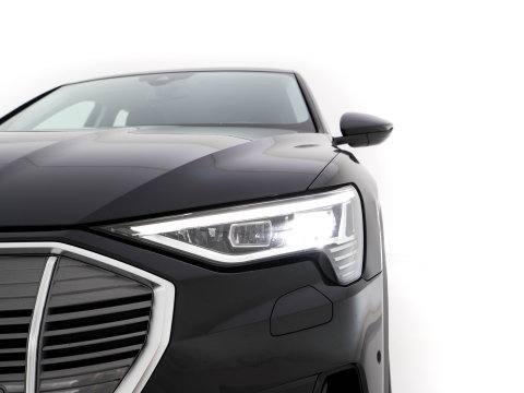 Audi e-tron 55 Quattro Edition 95 kWh [3-Fase-11kW] {SoH-95%} (INCL-BTW) *HEATPUMP | FULL-LED | HEATED-COMFORTSEATS | DIGI-COCKPIT | NAVI-FULLMAP | CAMERA | DAB+ | ECC | PDC | CRUISE | 20''ALU*