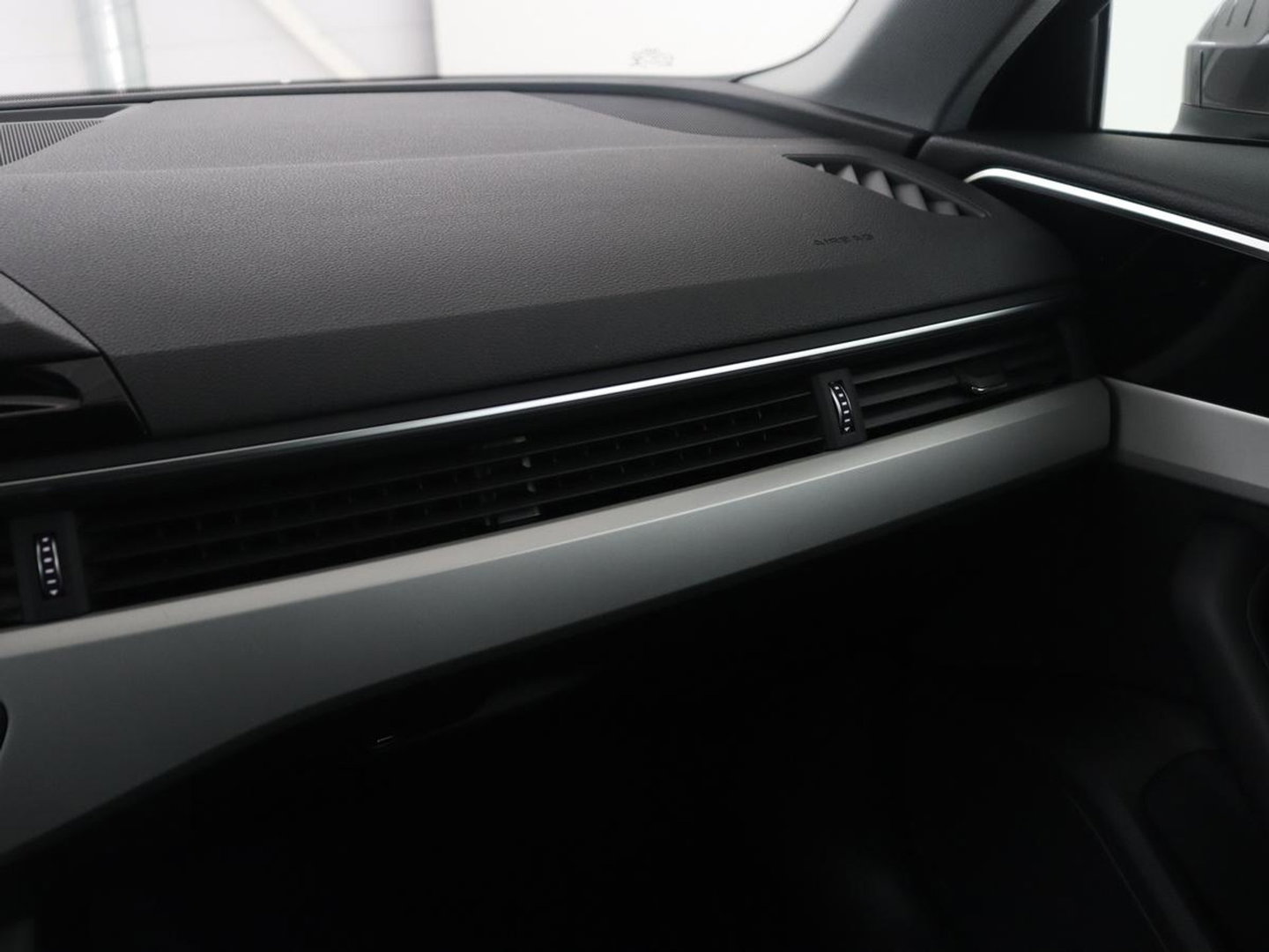 Audi A4 Avant 35 TFSI Advanced Edition | Trekhaak | RS-Wheels | Virtual dashboard | Carplay | Climate control | Full LED | Cruise control | Navigatie |