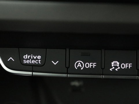 Audi A4 Avant 35 TFSI Advanced Edition | Trekhaak | RS-Wheels | Virtual dashboard | Carplay | Climate control | Full LED | Cruise control | Navigatie |