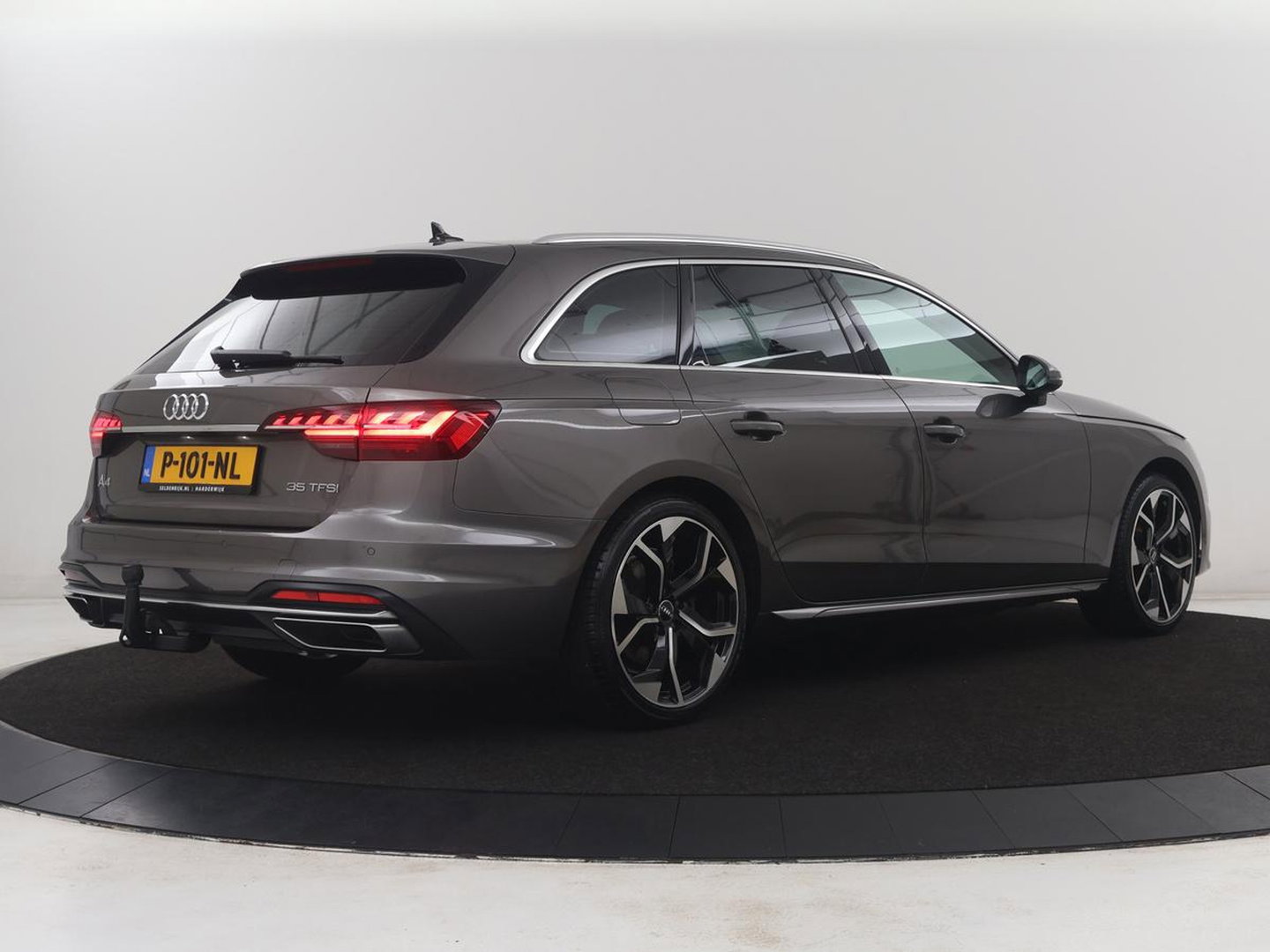 Audi A4 Avant 35 TFSI Advanced Edition | Trekhaak | RS-Wheels | Virtual dashboard | Carplay | Climate control | Full LED | Cruise control | Navigatie |