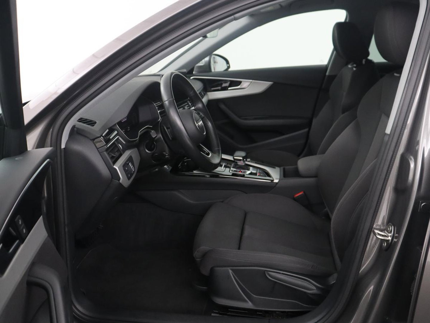 Audi A4 Avant 35 TFSI Advanced Edition | Trekhaak | RS-Wheels | Virtual dashboard | Carplay | Climate control | Full LED | Cruise control | Navigatie |