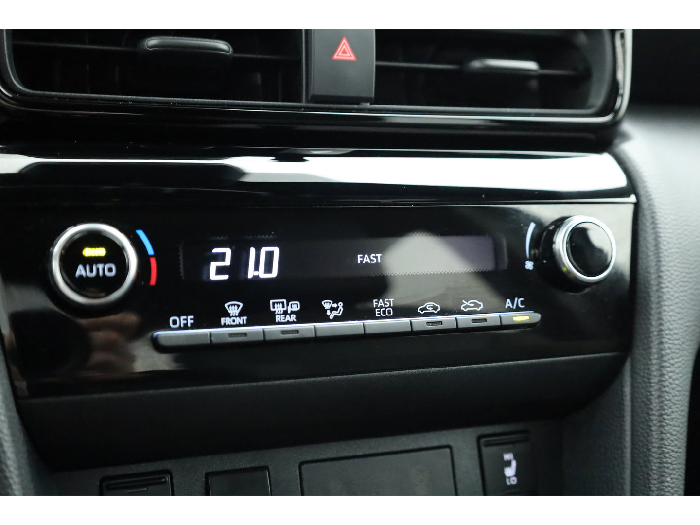 Toyota Yaris Cross 1.5 Hybrid 130 Dynamic | Rijklaar! | Nav | Winter pack | Safety Pack | Keyless | Apple CarPlay | Adapt. Cruise