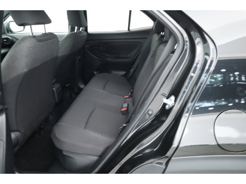 Toyota Yaris Cross 1.5 Hybrid 130 Dynamic | Rijklaar! | Nav | Winter pack | Safety Pack | Keyless | Apple CarPlay | Adapt. Cruise