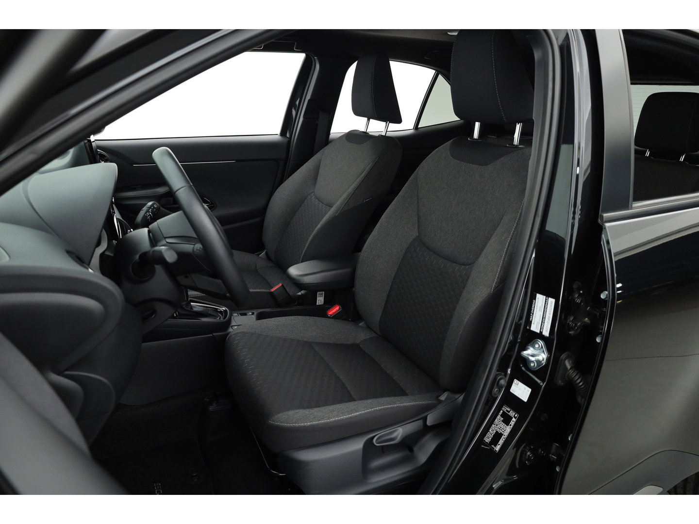 Toyota Yaris Cross 1.5 Hybrid 130 Dynamic | Rijklaar! | Nav | Winter pack | Safety Pack | Keyless | Apple CarPlay | Adapt. Cruise