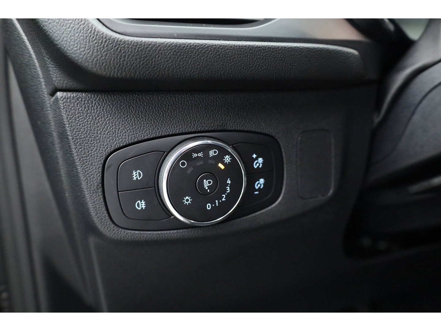 Ford Focus 1.0 EcoBoost Hybrid Titanium Style | Rijklaar! | Cruise Control | Camera | Stoel- Stuurverw. | Apple CarPlay & Android Auto | Navi