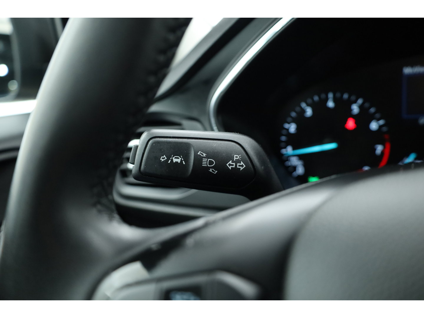 Ford Focus 1.0 EcoBoost Hybrid Titanium Style | Rijklaar! | Cruise Control | Camera | Stoel- Stuurverw. | Apple CarPlay & Android Auto | Navi