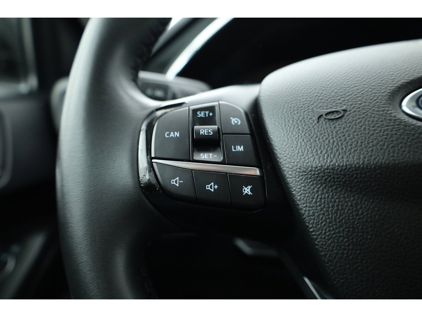 Ford Focus 1.0 EcoBoost Hybrid Titanium Style | Rijklaar! | Cruise Control | Camera | Stoel- Stuurverw. | Apple CarPlay & Android Auto | Navi