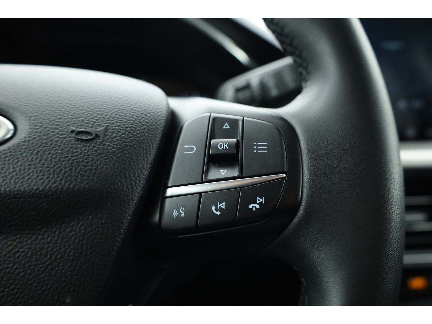 Ford Focus 1.0 EcoBoost Hybrid Titanium Style | Rijklaar! | Cruise Control | Camera | Stoel- Stuurverw. | Apple CarPlay & Android Auto | Navi