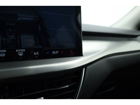 Ford Focus 1.0 EcoBoost Hybrid Titanium Style | Rijklaar! | Cruise Control | Camera | Stoel- Stuurverw. | Apple CarPlay & Android Auto | Navi