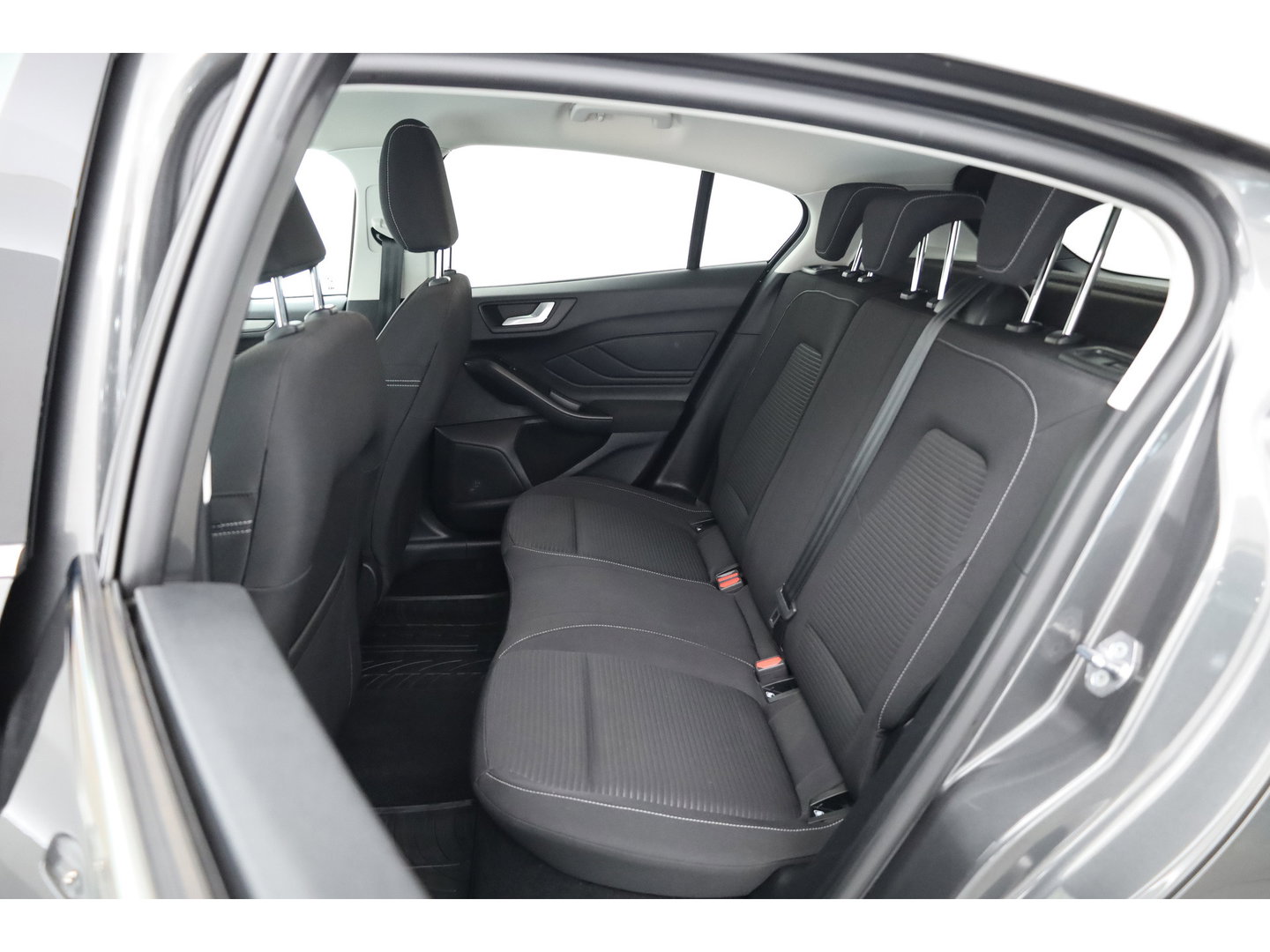 Ford Focus 1.0 EcoBoost Hybrid Titanium Style | Rijklaar! | Cruise Control | Camera | Stoel- Stuurverw. | Apple CarPlay & Android Auto | Navi