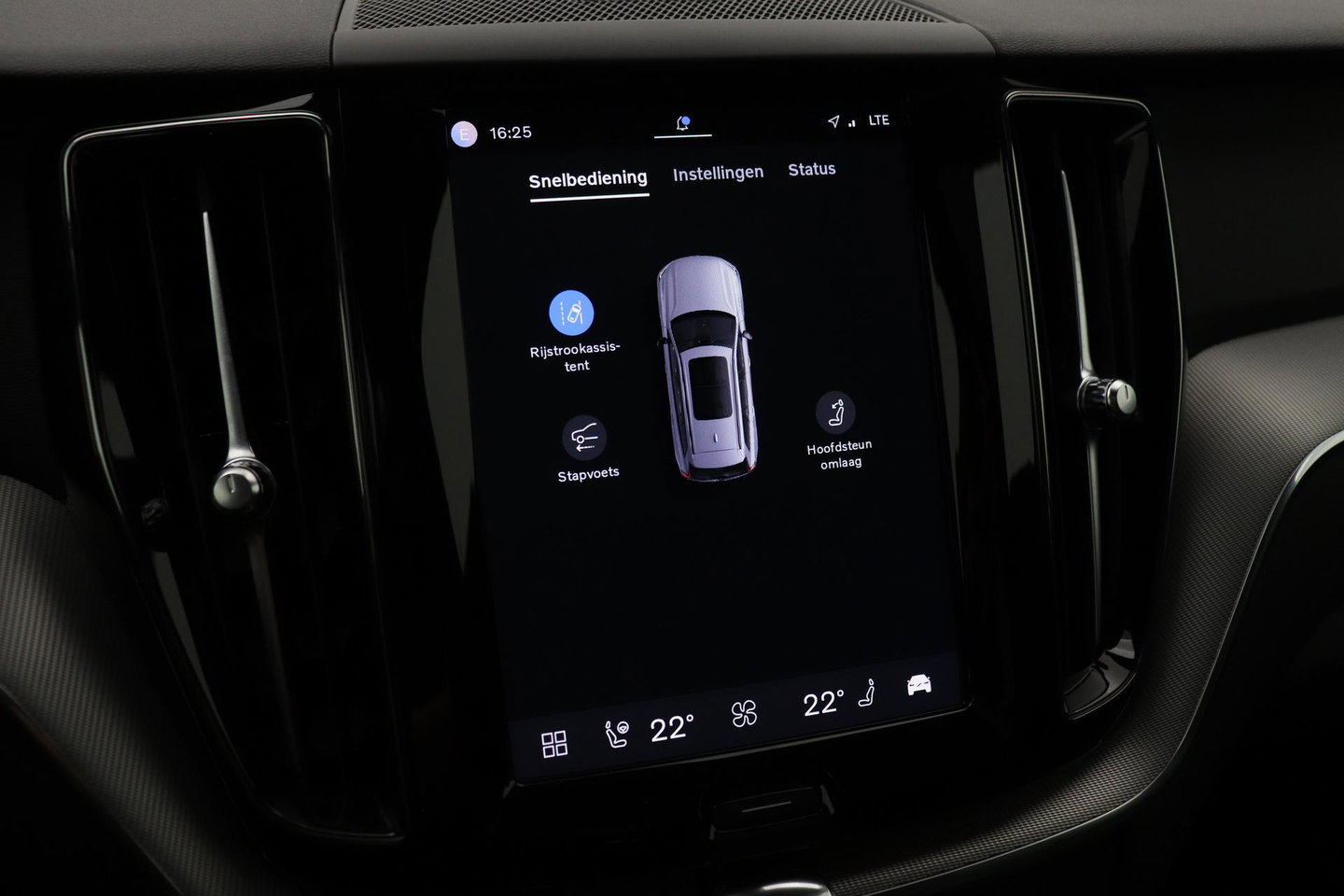 Volvo XC60 T6 R-Design |  Long Range | Harman/Kardon | Panoramadak | Standkachel | Camera | Keyless | Stoel+Stuurverwarming | ACC