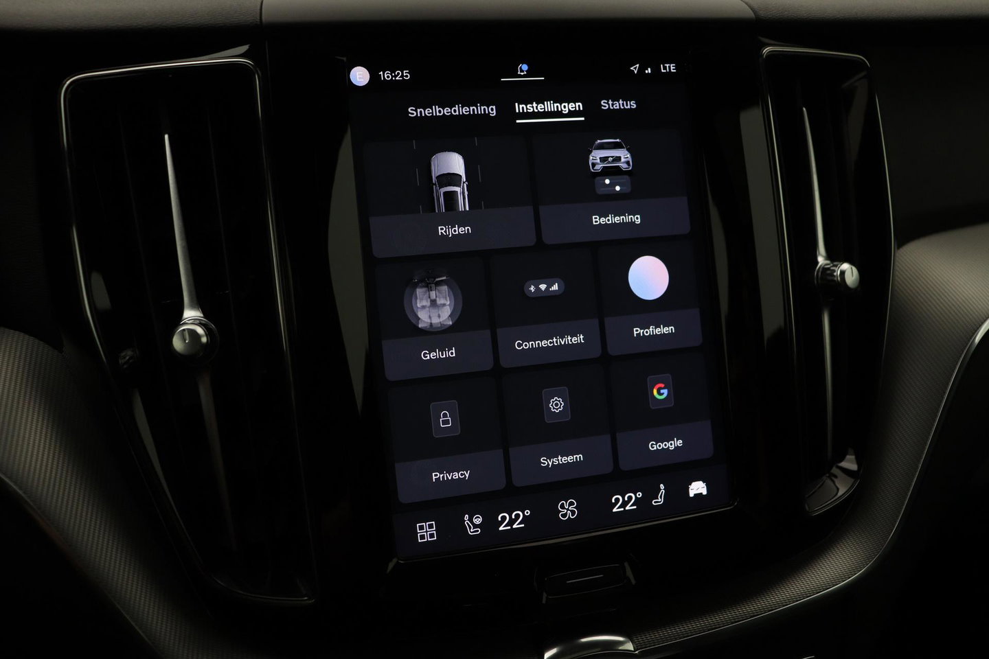 Volvo XC60 T6 R-Design |  Long Range | Harman/Kardon | Panoramadak | Standkachel | Camera | Keyless | Stoel+Stuurverwarming | ACC