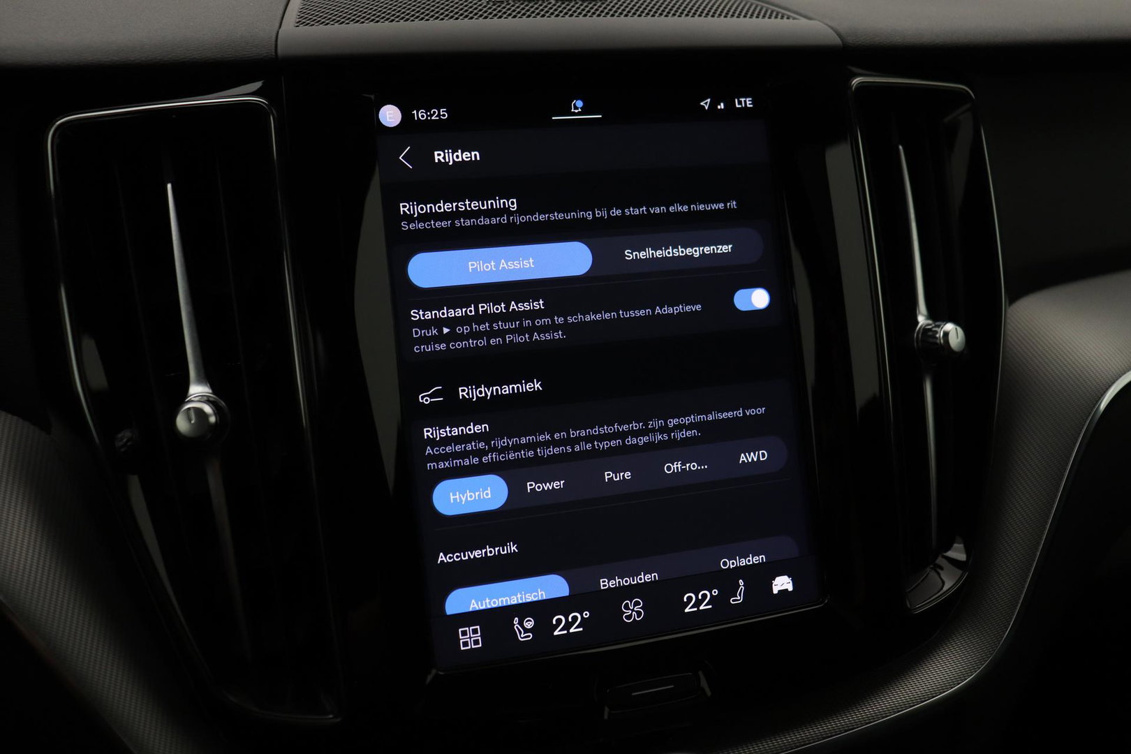 Volvo XC60 T6 R-Design |  Long Range | Harman/Kardon | Panoramadak | Standkachel | Camera | Keyless | Stoel+Stuurverwarming | ACC