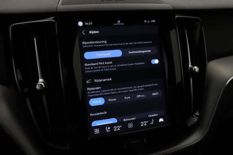 Volvo XC60 T6 R-Design |  Long Range | Harman/Kardon | Panoramadak | Standkachel | Camera | Keyless | Stoel+Stuurverwarming | ACC