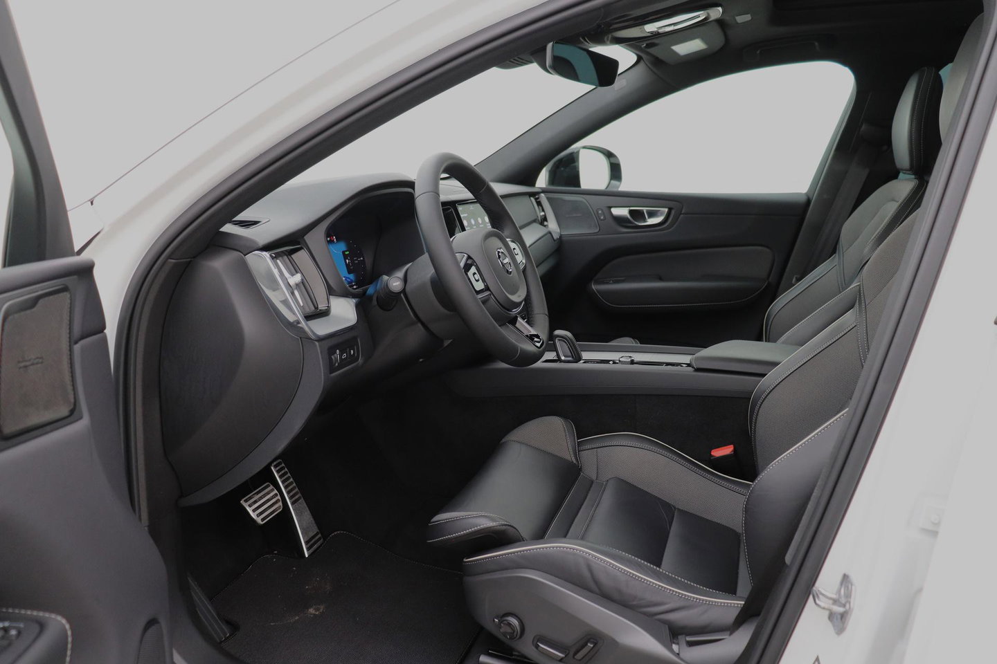 Volvo XC60 T6 R-Design |  Long Range | Harman/Kardon | Panoramadak | Standkachel | Camera | Keyless | Stoel+Stuurverwarming | ACC