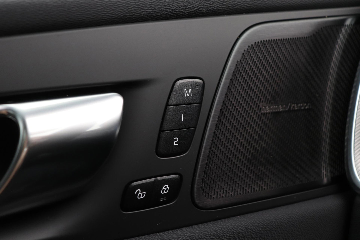 Volvo XC60 T6 R-Design |  Long Range | Harman/Kardon | Panoramadak | Standkachel | Camera | Keyless | Stoel+Stuurverwarming | ACC
