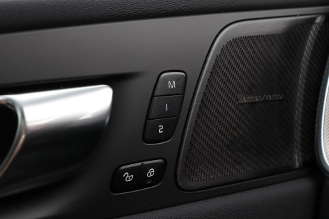 Volvo XC60 T6 R-Design |  Long Range | Harman/Kardon | Panoramadak | Standkachel | Camera | Keyless | Stoel+Stuurverwarming | ACC