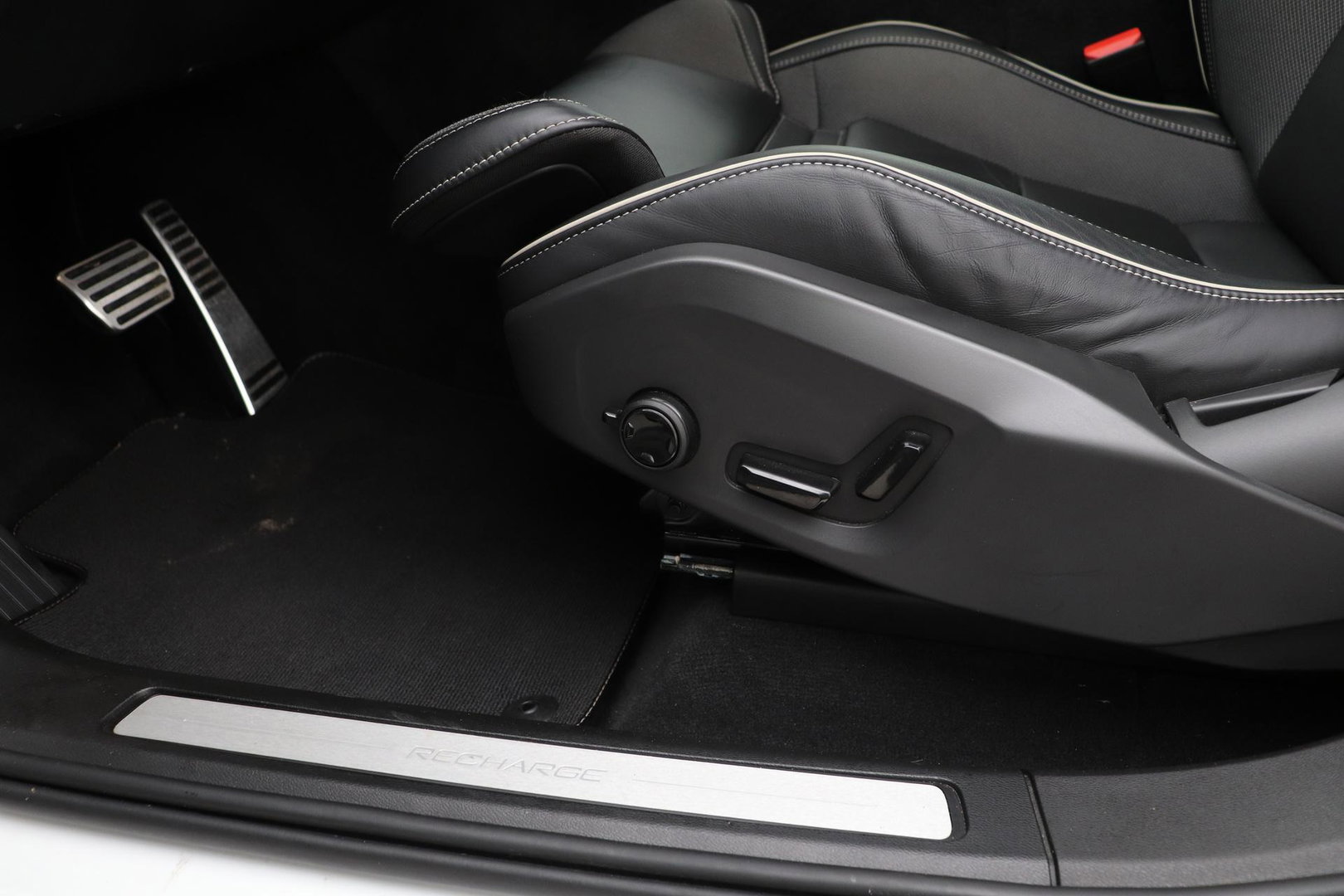 Volvo XC60 T6 R-Design |  Long Range | Harman/Kardon | Panoramadak | Standkachel | Camera | Keyless | Stoel+Stuurverwarming | ACC