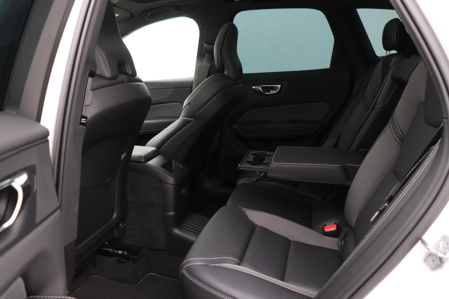 Volvo XC60 T6 R-Design |  Long Range | Harman/Kardon | Panoramadak | Standkachel | Camera | Keyless | Stoel+Stuurverwarming | ACC