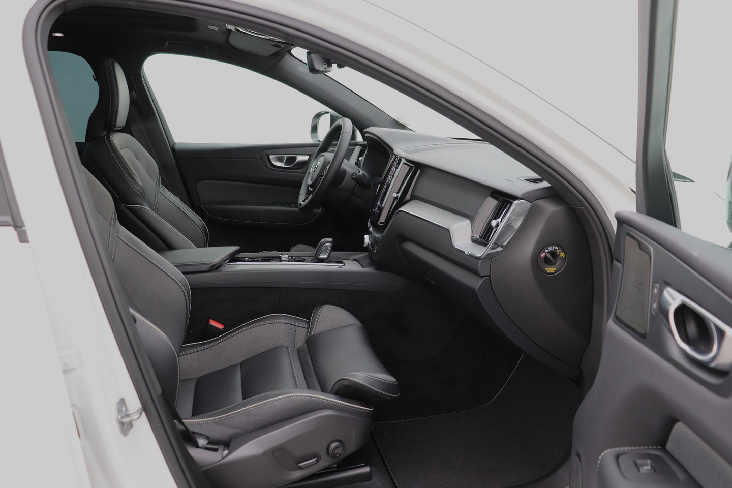 Volvo XC60 T6 R-Design |  Long Range | Harman/Kardon | Panoramadak | Standkachel | Camera | Keyless | Stoel+Stuurverwarming | ACC