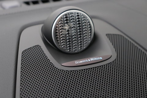 Volvo XC60 T8 Ultra Black Edition | Bowers & Wilkins | Luchtvering | Panoramadak | Head-UP | Stoelventilatie