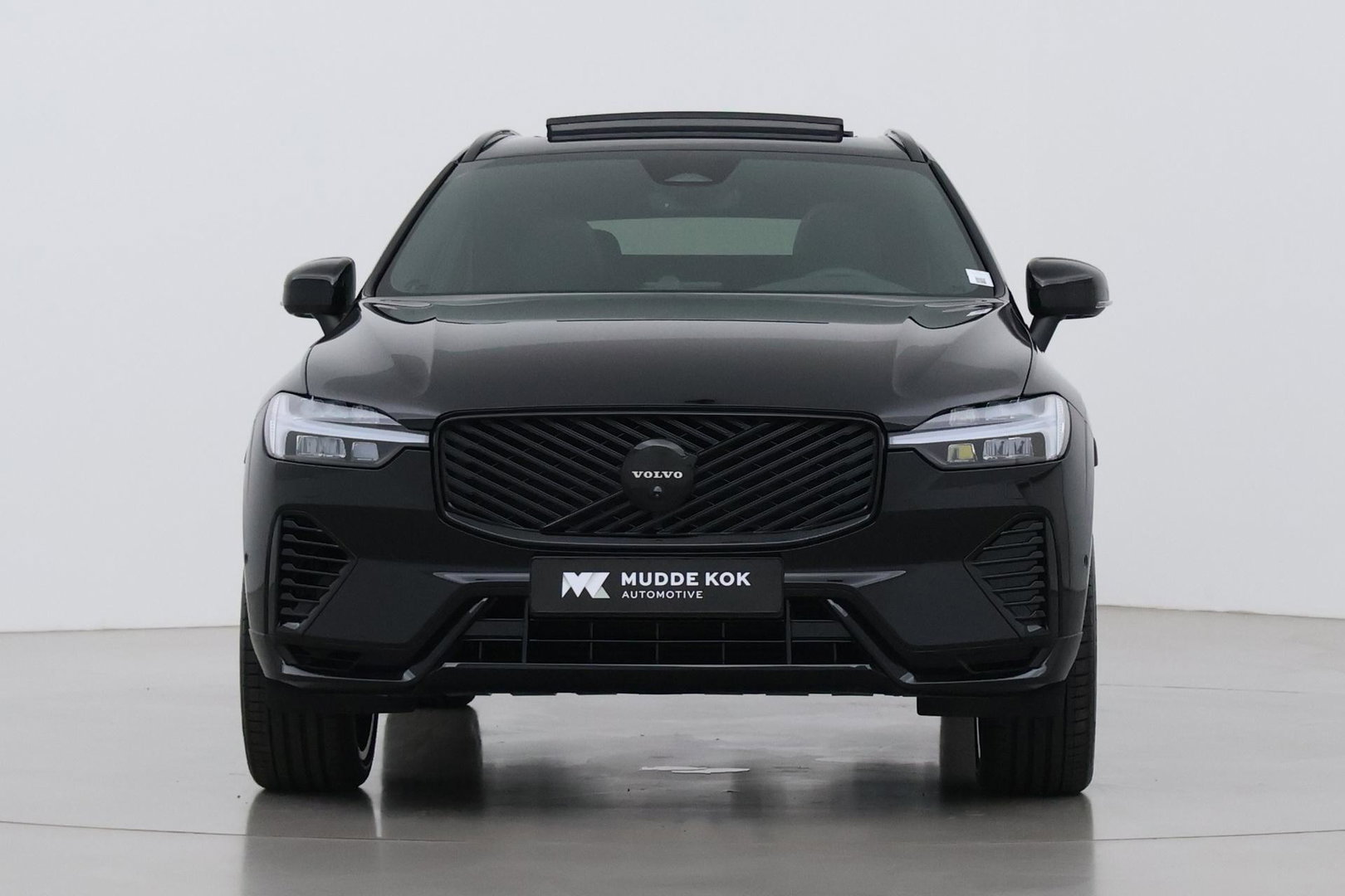 Volvo XC60 T8 Ultra Black Edition | Bowers & Wilkins | Luchtvering | Panoramadak | Head-UP | Stoelventilatie