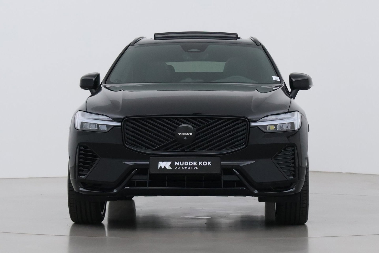 Volvo XC60 T8 Ultra Black Edition | Bowers & Wilkins | Luchtvering | Panoramadak | Head-UP | Stoelventilatie