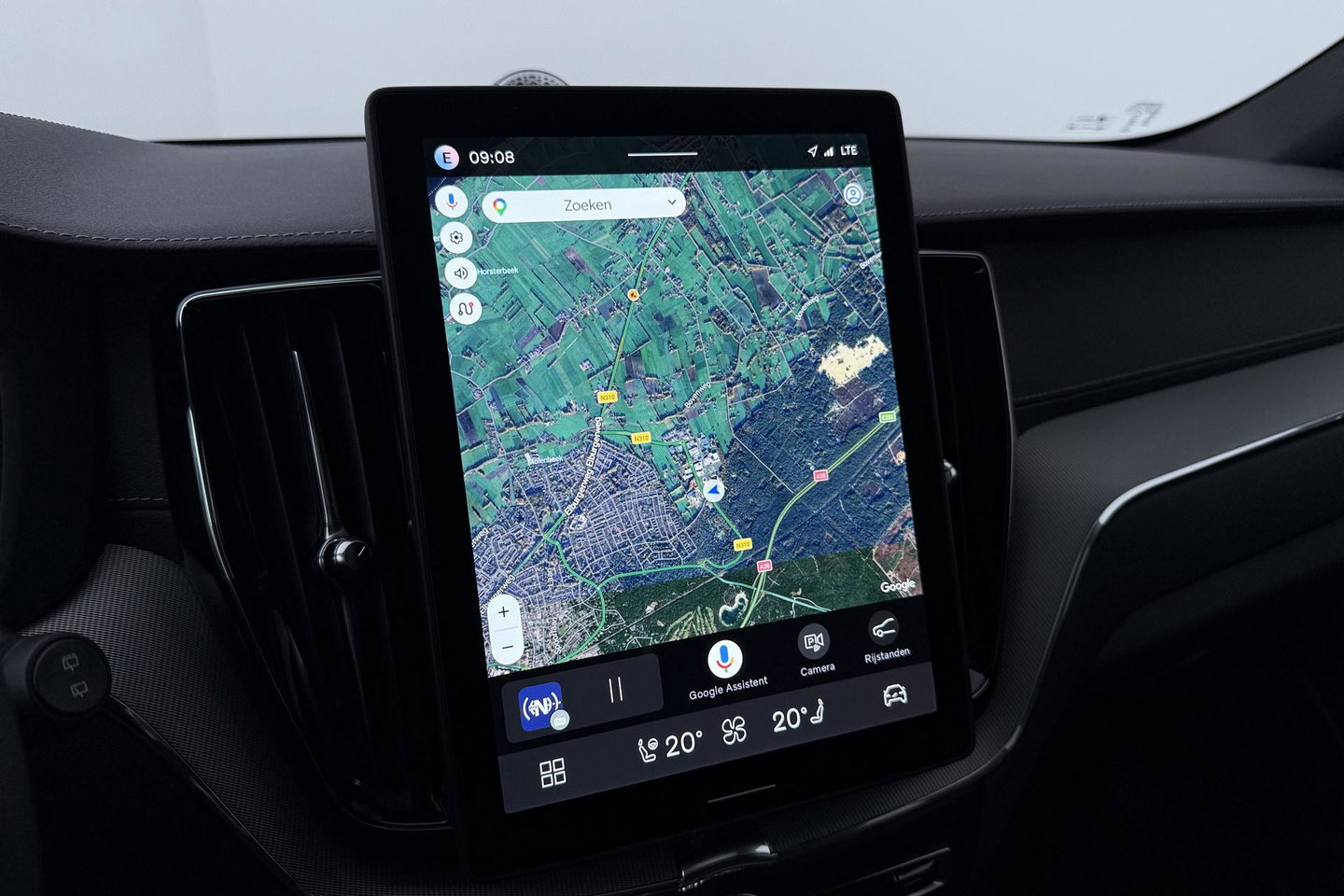 Volvo XC60 T8 Ultra Black Edition | Bowers & Wilkins | Luchtvering | Panoramadak | Head-UP | Stoelventilatie