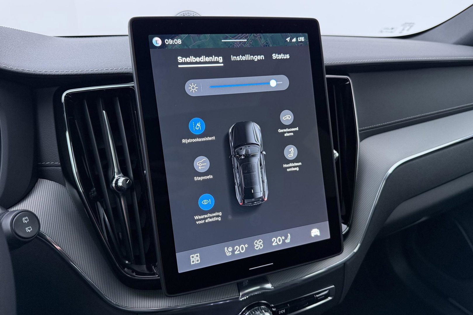Volvo XC60 T8 Ultra Black Edition | Bowers & Wilkins | Luchtvering | Panoramadak | Head-UP | Stoelventilatie